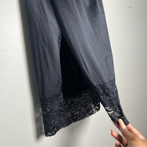 VTG Vanity Fair Women Nylon Slip Skirt Small Black Lace Trim Side‎ Slit Elastic - Picture 5 of 6